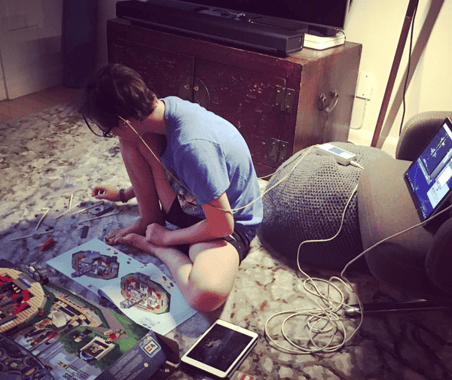 neurofeedback-at-home-playing-with-lego-during-session